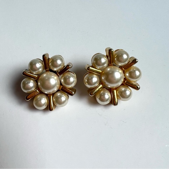 Vintage Faux Pearl Cluster Earrings - Picture 2 of 4
